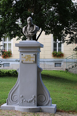 Marchegg, Denkmal für Kaiser Franz Joseph I., 1909