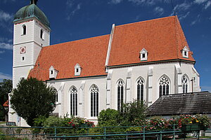 Kirchschlag in der Buckligen Welt, Pfarrkirche hl. Johannes der Täufer, spätgotische Wehrkirche, von ehem. Wehrkirchenanlage umgeben
