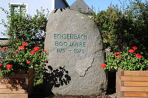 Echsenbach, Gedenkstein zur 800 Jahrfeier