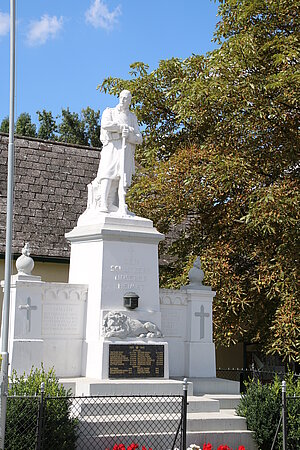 Schrattenthal, Kriegerdenkmal auf dem Straßenplatz
