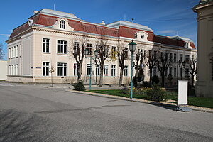 Berndorf, Volksschule am Margaretenplatz