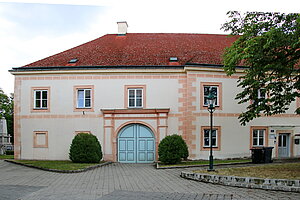 Zwentendorf, Pfarrhof, im 16. Jh. ausgebaut