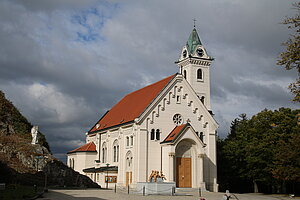 Pfarrkirche hl. Martin, am Fuß der Staatzer Klippe, Neubau 1906-07
