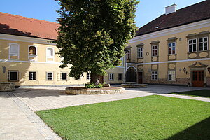 Gaweinstal, Pfarrhof, Anlage Mitte 17. Jh., unter Abt Carl Fetzer 1731-44 umgebaut