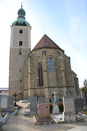 Großrußbach, Pfarrkirche St. Valentin, spätgotische Staffelkirche mit Südturm