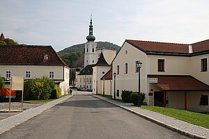 Heiligenkreuz, Blick in die Hauptstraße