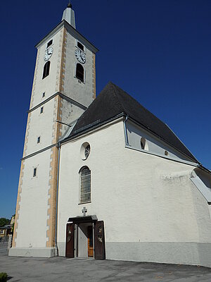 Ober-Grafendorf, Pfarrkirche hl. Josef, Pfeilerbasilika aus der zweiten Hälfte des 15. Jahrhunderts mit gestaffeltem Chor und massivem West-Turm