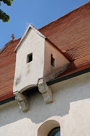 Wiesmath, Pfarrkirche hll. Peter und Paul, spätgotische Wehrkirchenanlage, 15. Jh., Wehrerker mit Schießfenstern