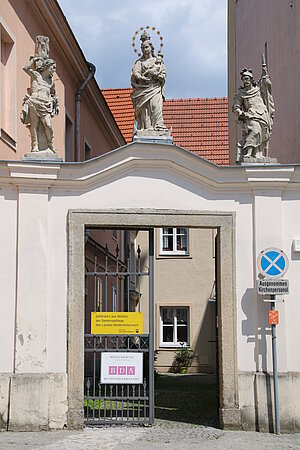 Ybbs an der Donau, Portal zu Stadtpfarrkirche