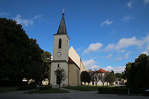 Marchegg, Pfarrkirche hl. Margaretha, Westturmfassade von 1855