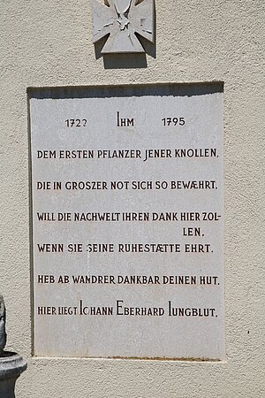 Prinzendorf an der Zaya, Pfarrkirche hl. Markus, Grabmal für den "Erdäpfelpfarrer" Johann Eberhard Jungblut