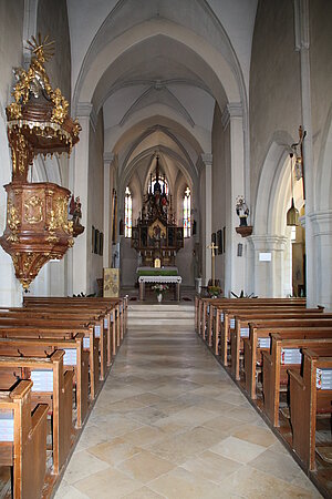 Pyhra, Pfarrkirche hl. Margareta, Blick in das Hauptschiff, spätbarocke Ausstattung