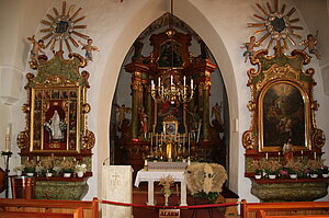 Lichtenegg, Pfarrkirche hl. Jakob der Ältere, Blick in das Kircheninnere, Ausstattung 18. und 19. Jh.