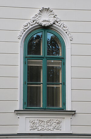 Hausleiten, Kremserstraße 16, Gemeindeamt, ehem. Rentamt, Fassadendetail, nach 1839