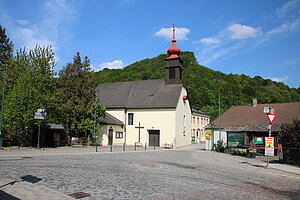 Klausen-Leopoldsdorf, Pfarrkirche hl. Leopold, 1755 errichtet, 1780 umgebaut und vergrößert