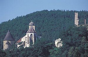 Gars, Gertrudkirche, Burgruine