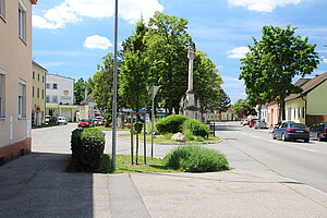 Schwadorf, Hauptplatz