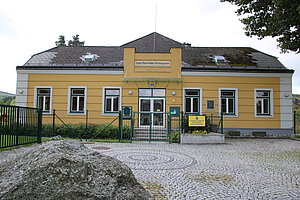 Kirchstetten, Josef-Weinheber-Volksschule, 1876 erbaut