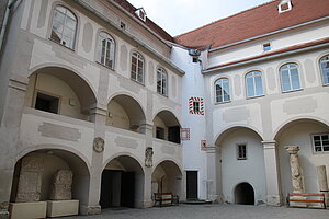 Traismauer, Innenhof des Schlosses