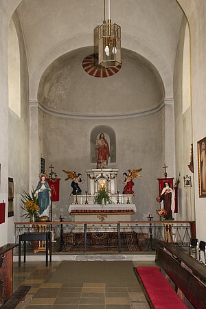 Hochwolkersdorf, Pfarrkirche hl. Laurentius, Blick in die Apsis der alten romanischen Kirche