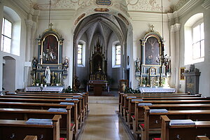 Hafnerbach, Pfarrkirche hl. Zeno, Blick Richtung Chor und Hochaltar