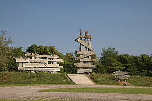 Wöllersdorf, Mahnmal auf dem Gelände des ehem. Anhaltelagers Wöllersdorf, 1974