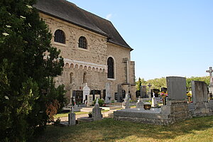 Burgschleinitz, Pfarrkirche hl. Michael, Langhaus mit romanischem steinsichtigen Quadermauerwerk