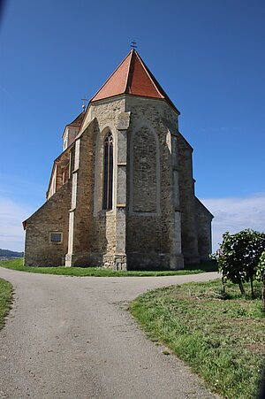 Pfarr- und Wallfahrtskirche hl. Leonhard, hochgotische Chor (um 1330) und spätgotisches Langhaus