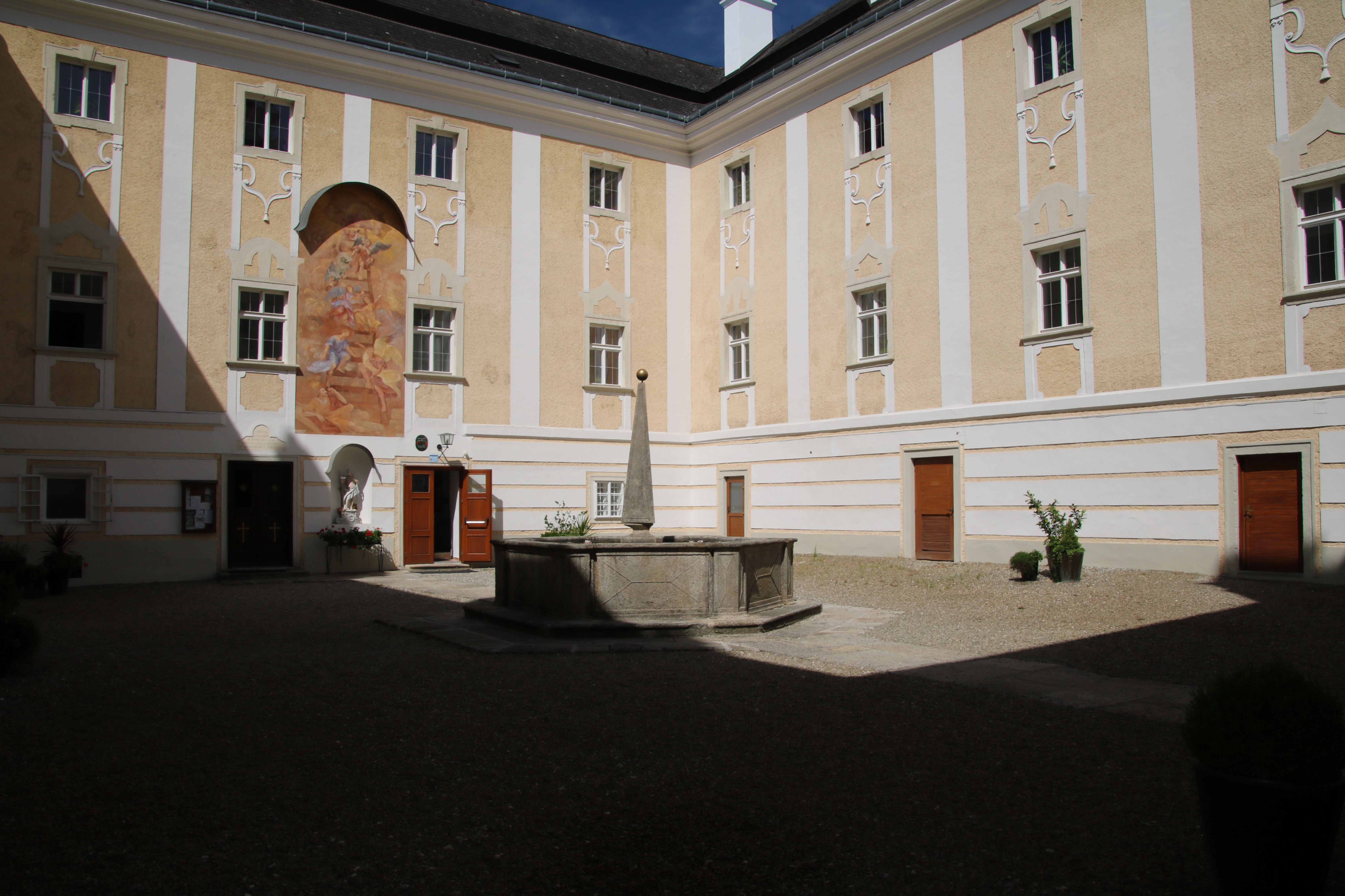 Rosenau-Schloss, Schloss Rosenau, 1736-47 Barockisierung der 1593 errichteten Anlage